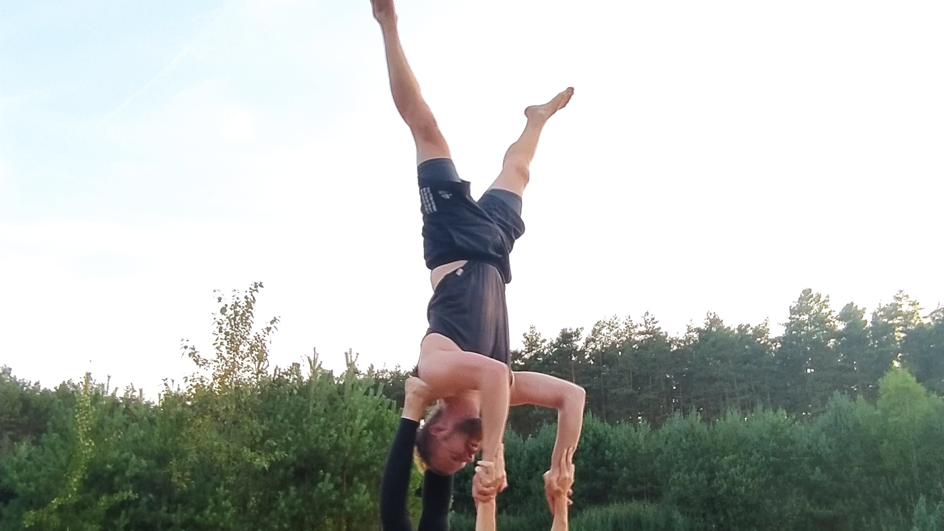 klp25_acroyoga_img_20220822_195510.jpg