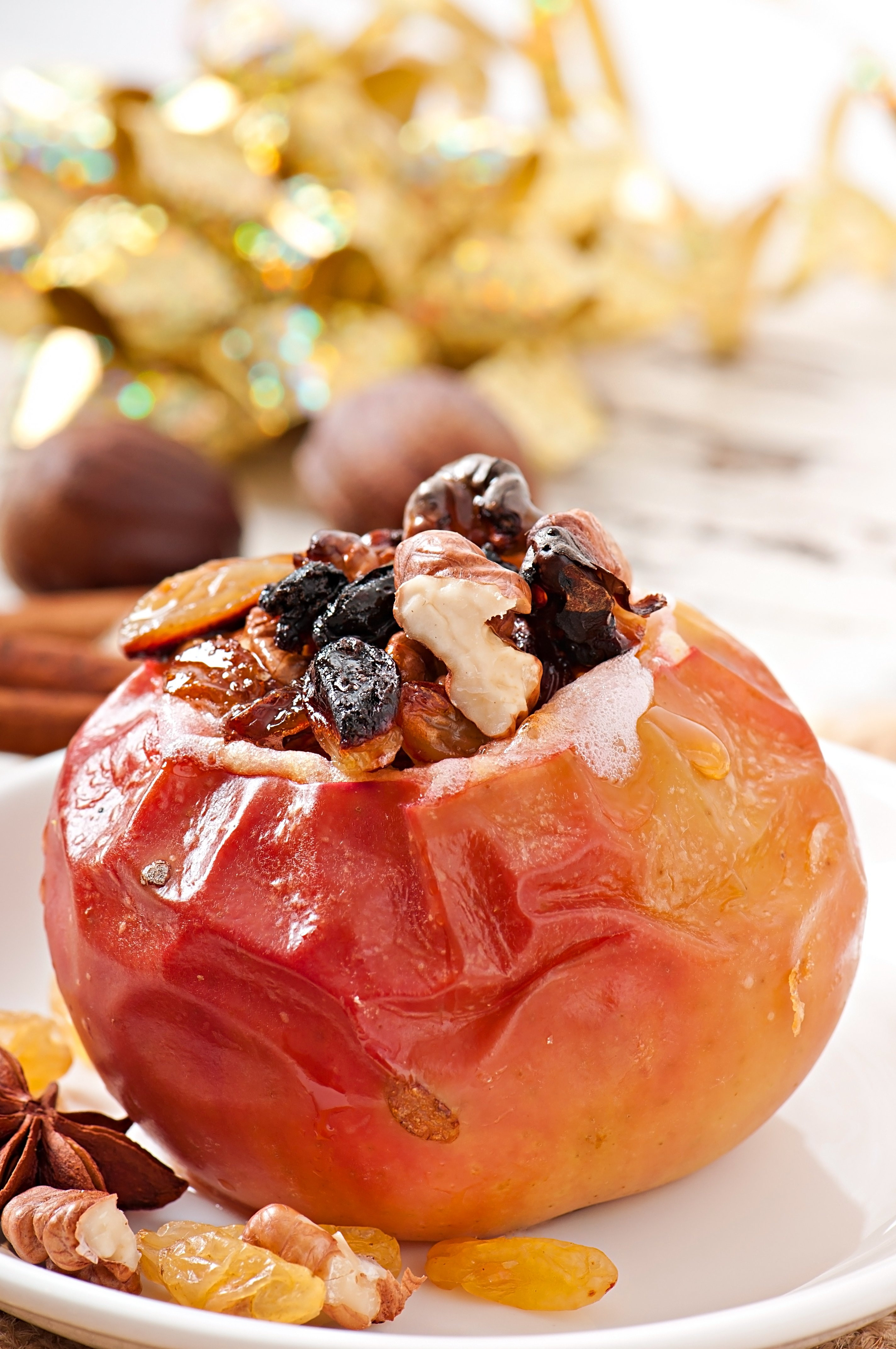 22_ZuTisch_Bratapfel_baked-apples-with-raisins-nuts-honey.jpg