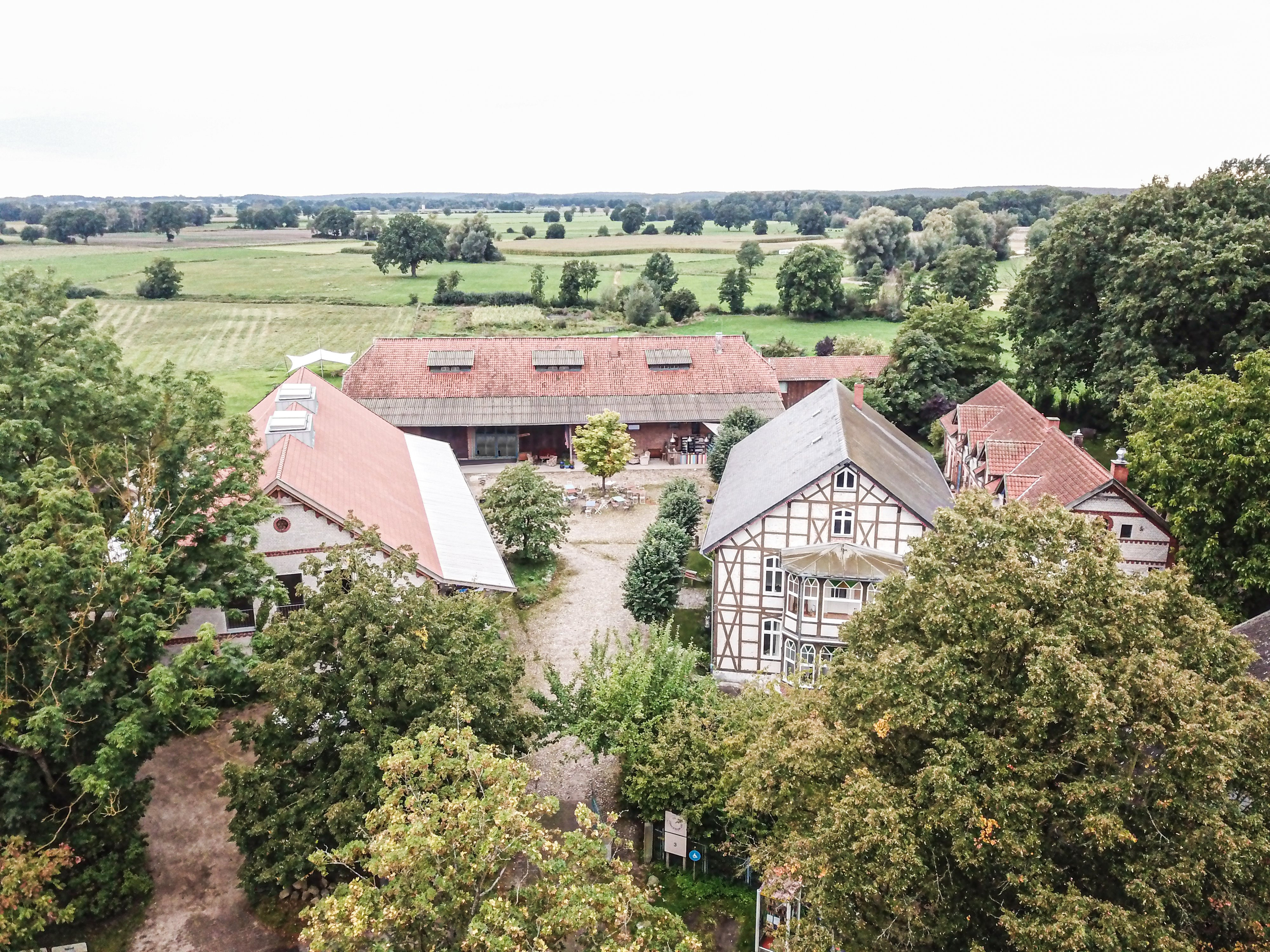 Der Hof von Ein Ding der Möglichkeit von oben fotografiert.